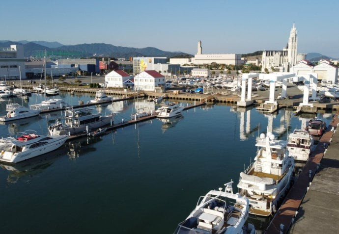 Những chiếc du thuyền sang trọng tại cảng biển Nhật Bản. (Ảnh: Konpira) Những chiếc du thuyền sang trọng tại cảng biển Nhật Bản. (Ảnh: Konpira)