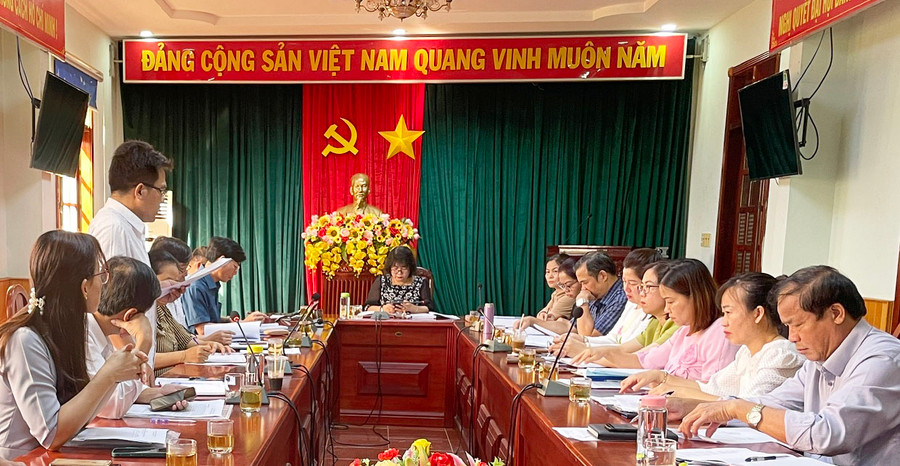 Đoàn giám sát của HĐND tỉnh làm việc với UBND tỉnh và các sở, ban, ngành xung quanh việc thực hiện các quy định của pháp luật về tảo hôn, hôn nhân cận huyết vùng DTTS. Ảnh: L.N Đoàn giám sát của HĐND tỉnh làm việc với UBND tỉnh và các sở, ban, ngành xung quanh việc thực hiện các quy định của pháp luật về tảo hôn, hôn nhân cận huyết vùng DTTS. Ảnh: L.N