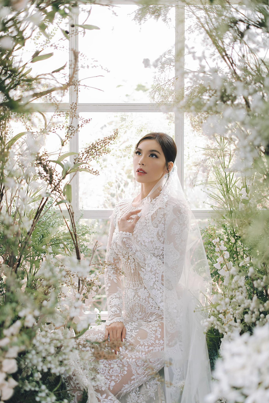 Minh Tú và bạn trai có nhiều kỷ niệm đẹp suốt thời gian yêu. Cô từng sang Đức thăm gia đình Christopher. Khi ở TPHCM, Christopher cũng thường xuyên tranh thủ qua nhà Minh Tú ở quận 5.