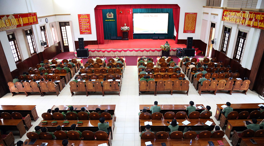 Công an tỉnh Gia Lai tổ chức sinh hoạt chính trị “79 năm xây dựng, chiến đấu và trưởng thành của Công an nhân dân”. Ảnh: P.H.T Công an tỉnh Gia Lai tổ chức sinh hoạt chính trị “79 năm xây dựng, chiến đấu và trưởng thành của Công an nhân dân”. Ảnh: P.H.T