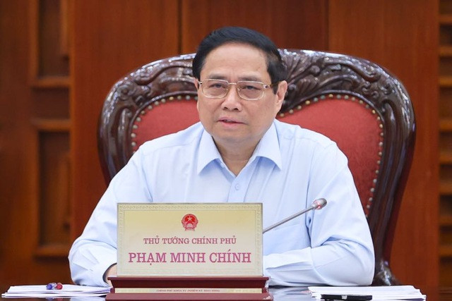 Thủ tướng Phạm Minh Chính chủ trì cuộc họp về việc triển khai dự án đường dây 500 kV mạch 3 Quảng Trạch-Phố Nối, các phương án bảo đảm cung ứng điện trong thời kỳ cao điểm năm 2024, 2025 và các năm tiếp theo. Ảnh: VGP/Nhật Bắc