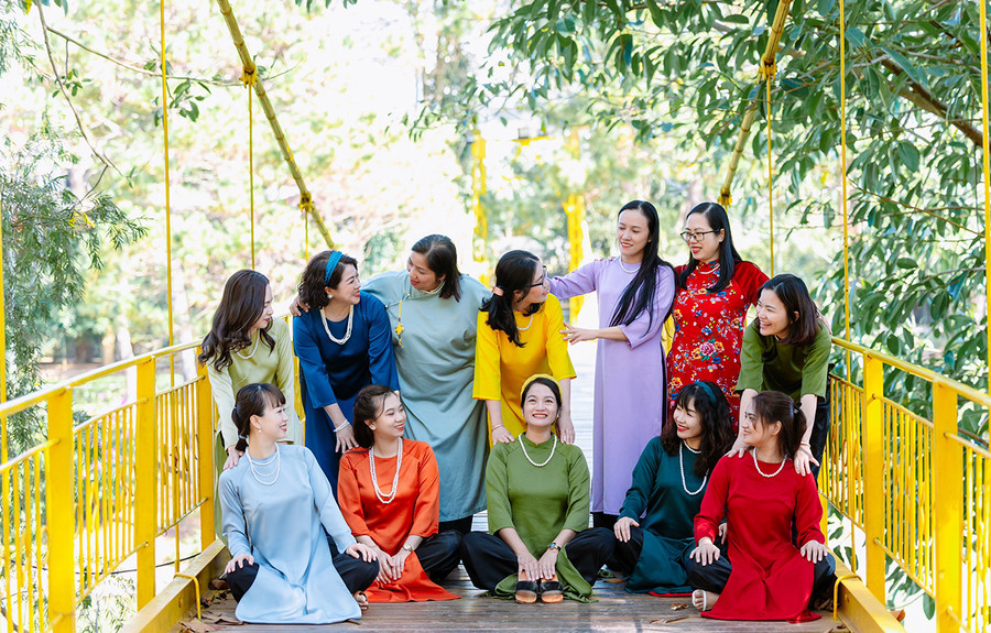 Phụ nữ bây giờ làm thêm giờ, để hôm sau có thể về sớm, dành thời gian cho một hoạt động quan trọng nào đó của gia đình, bạn bè hoặc cho bản thân. Ảnh: Thúy Trinh Phụ nữ bây giờ làm thêm giờ, để hôm sau có thể về sớm, dành thời gian cho một hoạt động quan trọng nào đó của gia đình, bạn bè hoặc cho bản thân. Ảnh: Thúy Trinh