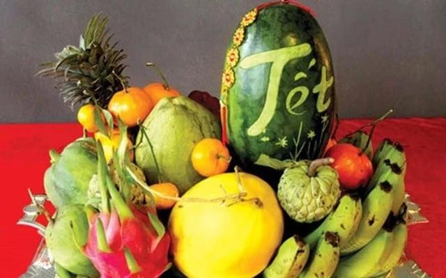Bài học về mâm ngũ quả giúp học sinh hiểu hơn về truyền thống đón tết. Ảnh: TNO Bài học về mâm ngũ quả giúp học sinh hiểu hơn về truyền thống đón tết. Ảnh: TNO
