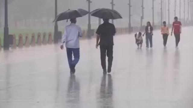 Nhiều nơi ở khu vực Delhi chứng kiến mưa cuối tuần. Ảnh: India Today