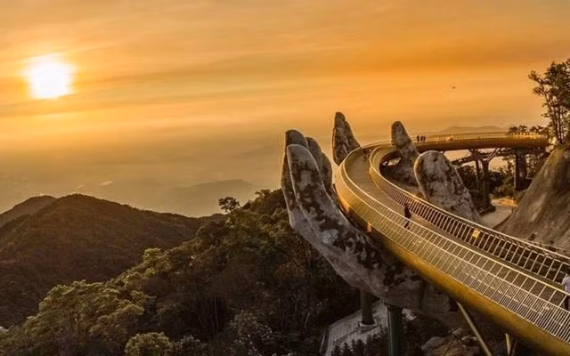 Cầu Vàng biểu tượng điểm đến của du lịch Đà Nẵng. Ảnh: TN