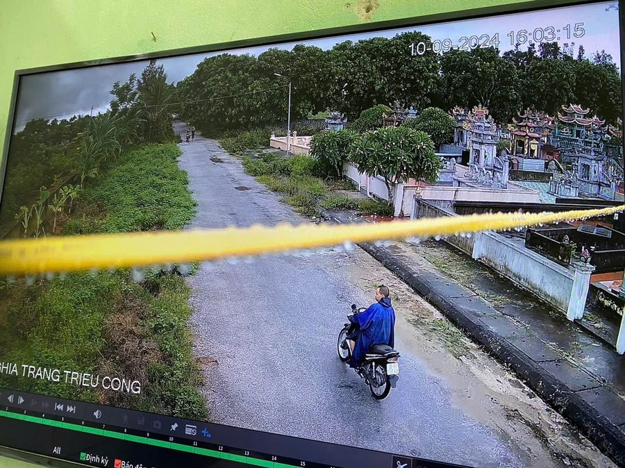 Camera an ninh ghi cảnh đối tượng di chuyển trong khu vực nghĩa trang. Camera an ninh ghi cảnh đối tượng di chuyển trong khu vực nghĩa trang.