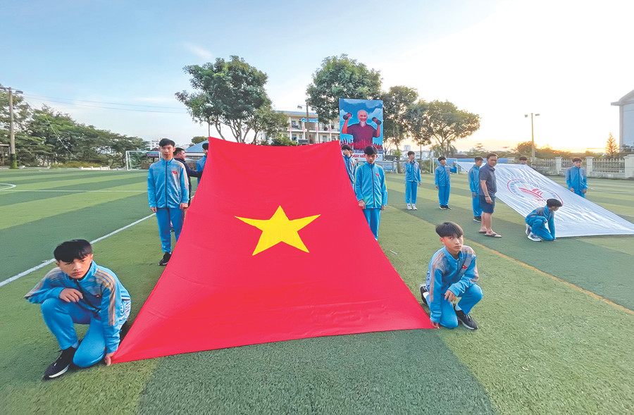 Các lực lượng tích cực tập luyện cho lễ khai mạc. Ảnh: L.V.N