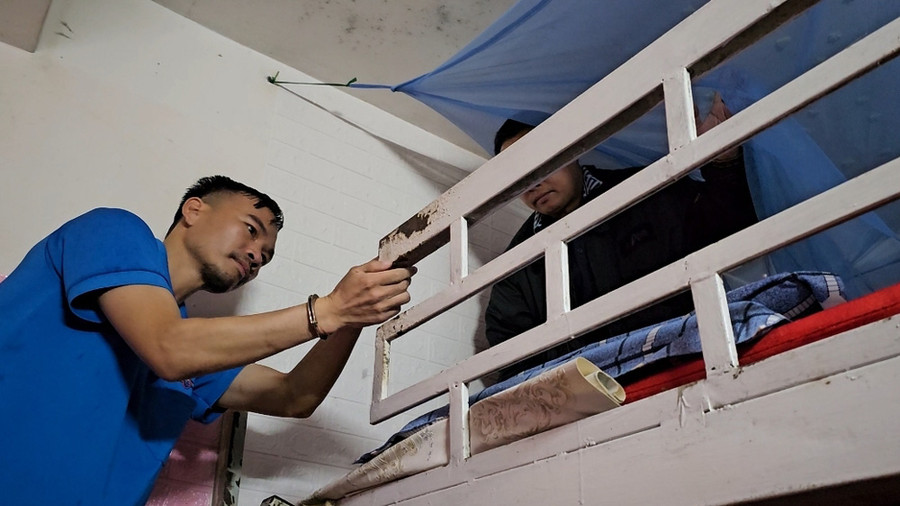 Lập khai nhận cất giấu nhẫn, dây chuyền trong phần rỗng thanh chắn trên gác, nơi đối tượng ngủ