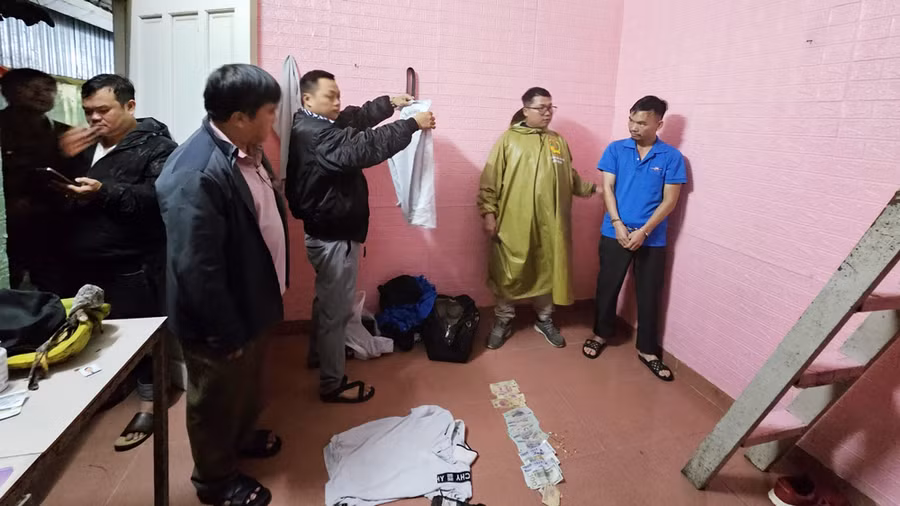 Cơ quan Công an tổ chức khám xét nơi ở Lập phát hiện nhiều tang vật