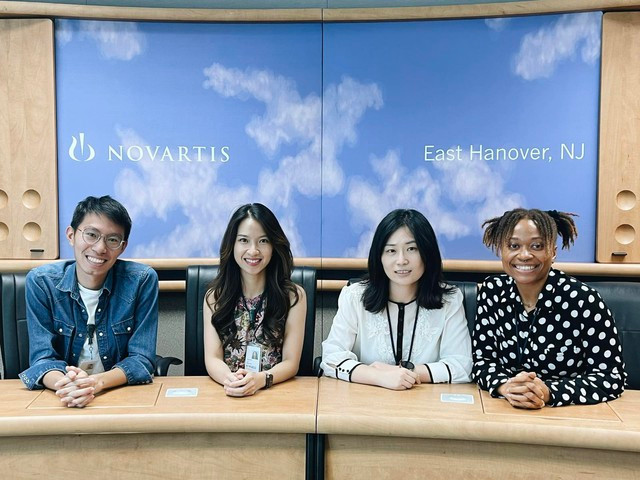 Ly (thứ 2 từ trái qua) từng là thực tập sinh cho Tập đoàn Novartis.