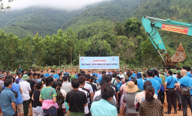 Đông đảo nhân dân thôn Kho Vàng đã tham dự lễ khởi công Đông đảo nhân dân thôn Kho Vàng đã tham dự lễ khởi công