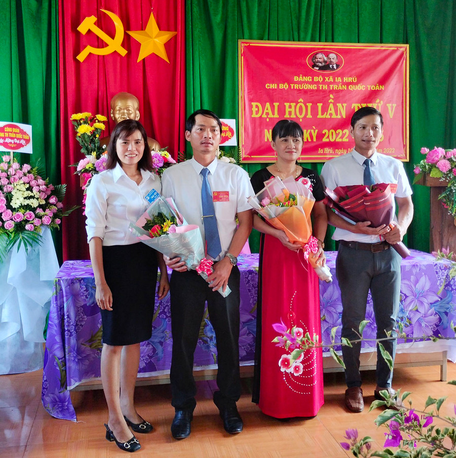 Chi bộ Trường Tiểu học Trần Quốc Toản (xã Ia Hrú) tổ chức Đại hội nhiệm kỳ 2022-2025. Ảnh: T.N Chi bộ Trường Tiểu học Trần Quốc Toản (xã Ia Hrú) tổ chức Đại hội nhiệm kỳ 2022-2025. Ảnh: T.N