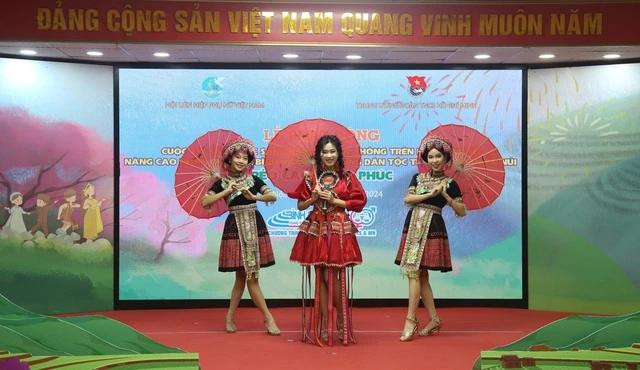 Các ca sĩ biểu diễn những tác phẩm lan tỏa về bình đẳng giới. Ảnh MINH HIỂN Các ca sĩ biểu diễn những tác phẩm lan tỏa về bình đẳng giới. Ảnh MINH HIỂN