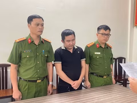 Lại Chí Thành tại cơ quan công an.