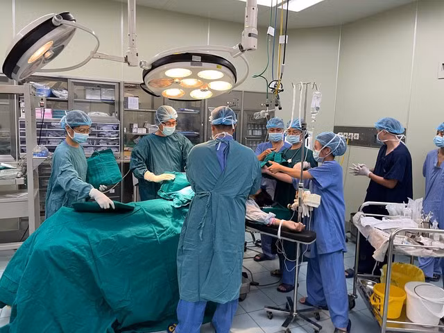 Các ca phẫu thuật cấp cứu vẫn được thực hiện