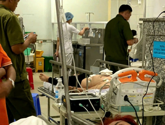 Nam thanh niên cấp cứu tại Bệnh viện Đa khoa tỉnh Bình Dương