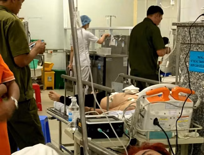 Nam thanh niên cấp cứu tại Bệnh viện Đa khoa tỉnh Bình Dương