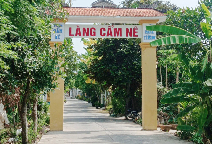 Làng chiếu Cẩm Nê một thời hoàng kim, giờ chỉ còn một hộ dệt chiếu. Làng chiếu Cẩm Nê một thời hoàng kim, giờ chỉ còn một hộ dệt chiếu.