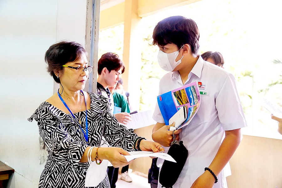 Thí sinh dự thi đánh giá năng lực do Đại học Quốc gia TPHCM tổ chức năm 2023 tại tỉnh An Giang Thí sinh dự thi đánh giá năng lực do Đại học Quốc gia TPHCM tổ chức năm 2023 tại tỉnh An Giang