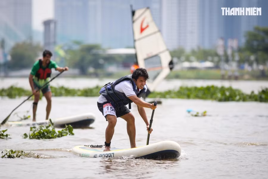 Giải đua có sự tham gia của nhiều vận động viên chuyên nghiệp và cả nghiệp dư. Ảnh: Nhật Thịnh