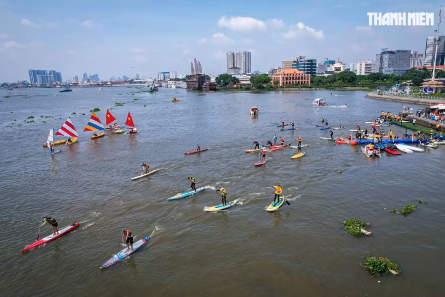 Nằm trong khuôn khổ lễ hội sông nước TP.HCM năm 2024, giải đua nhằm thúc đẩy sự quan tâm của người dân TP.HCM với các bộ thể thao, lối sống lành mạnh trong cộng đồng, tăng cường sự gắn kết con người, nâng cao ý thức, trách nhiệm giữ gìn bảo vệ môi trường sông ngòi kênh rạch. Ảnh: Nhật Thịnh