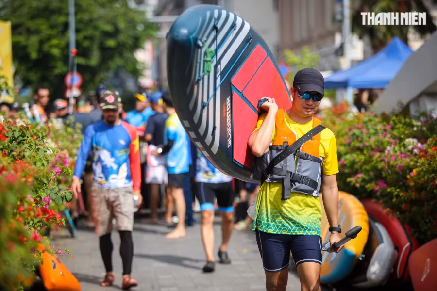 Đây là sự kiện thể thao hướng đến cộng đồng, phục vụ nhu cầu ngày càng đông đảo của công chúng yêu thích các môn thể thao dưới nước và được xem là những môn thể thao giải trí, rèn luyện sức khỏe được yêu thích trong cuộc sống ngày nay. Ảnh: Nhật Thịnh