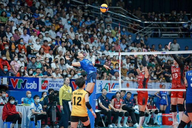 Đại diện của bóng chuyền Trung Quốc (áo đỏ) đã thất bại. Ảnh: AVC