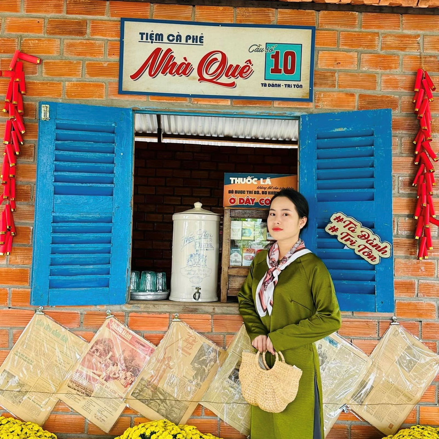 Quán Nhà Quê có 2 khu được thiết kế riêng biệt, gồm khu cà phê xưa và khu cà phê hiện đại. Ảnh: Duy Tân Quán Nhà Quê có 2 khu được thiết kế riêng biệt, gồm khu cà phê xưa và khu cà phê hiện đại. Ảnh: Duy Tân