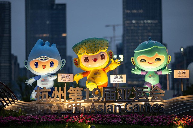 Linh vật của ASIAD 19 là bộ 3 robot Chenchen, Congcong, Lianlian. Bộ linh vật này có tên gọi chung là “Giang Nam ức”. Ảnh: AFP