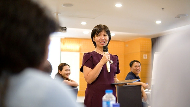 Chị Nguyễn Thị Thanh Hương phát biểu tại một lớp học về EQ. Ảnh: AN NA Chị Nguyễn Thị Thanh Hương phát biểu tại một lớp học về EQ. Ảnh: AN NA