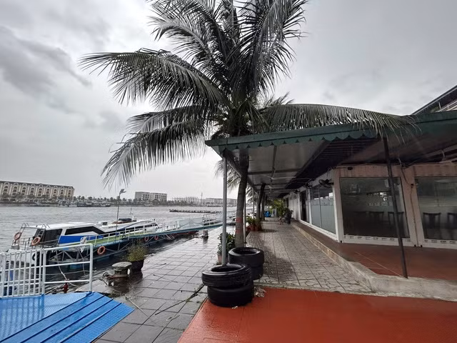 Hàng quán, cơ sở kinh doanh đóng cửa ứng phó bão số 3