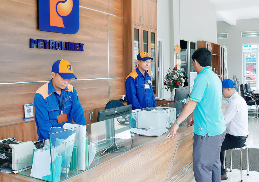 Petrolimex xuất hóa đơn điện tử theo từng lần bán hàng nhằm từng bước thực hiện tiến trình chuyển đổi số. Ảnh: Đ.T Petrolimex xuất hóa đơn điện tử theo từng lần bán hàng nhằm từng bước thực hiện tiến trình chuyển đổi số. Ảnh: Đ.T