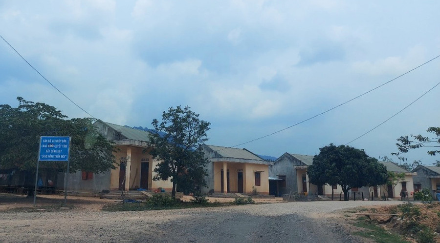 Vẻ ngoài hào nhoáng của làng Krối. Ảnh: Thiên Di