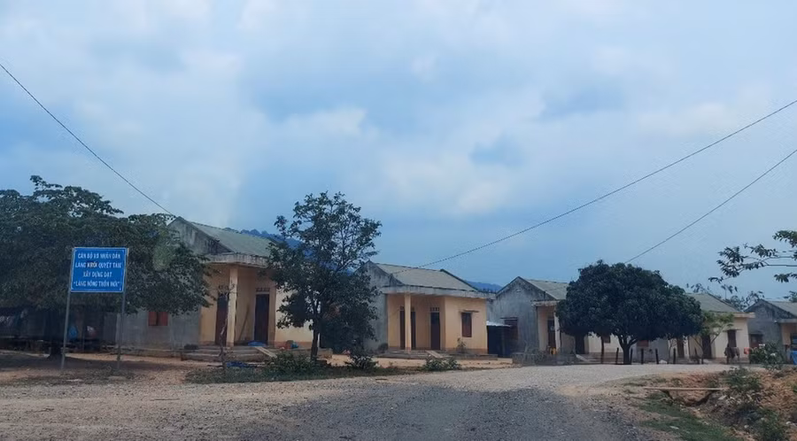 Vẻ ngoài hào nhoáng của làng Krối. Ảnh: Thiên Di