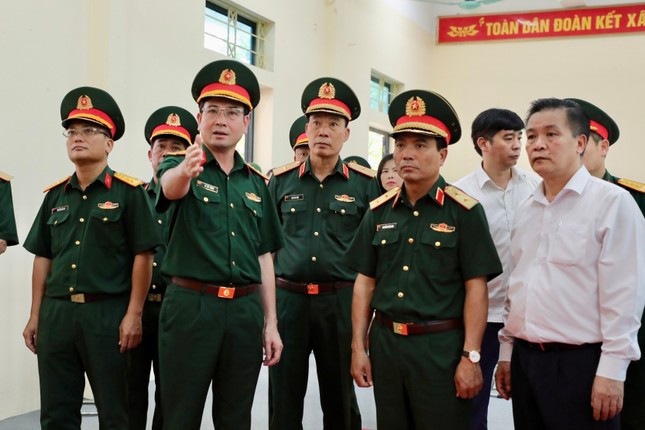 Trung tướng Nguyễn Doãn Anh - Phó Tổng Tham mưu trưởng Quân đội Nhân dân Việt Nam, kiểm tra công tác chuẩn bị Lễ viếng, Lễ truy điệu Tổng Bí thư Nguyễn Phú Trọng. Trung tướng Nguyễn Doãn Anh - Phó Tổng Tham mưu trưởng Quân đội Nhân dân Việt Nam, kiểm tra công tác chuẩn bị Lễ viếng, Lễ truy điệu Tổng Bí thư Nguyễn Phú Trọng.