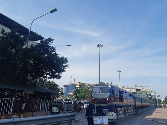 Tuyến đường sắt kết nối 9 tỉnh, thành - Ảnh 2. Tuyến đường sắt hiện tại khổ 1.000 mm, cũ kỹ, lạc hậu, không đáp ứng được nhu cầu vận tải