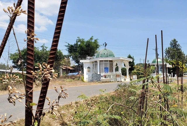 Sau 13 năm triển khai cũng như thoát được cảnh thu hồi, dự án Sài Gòn Đại Ninh vẫn là khu vực hoang vu, chỉ có vài công trình nhỏ được xây dựng. Sau 13 năm triển khai cũng như thoát được cảnh thu hồi, dự án Sài Gòn Đại Ninh vẫn là khu vực hoang vu, chỉ có vài công trình nhỏ được xây dựng.