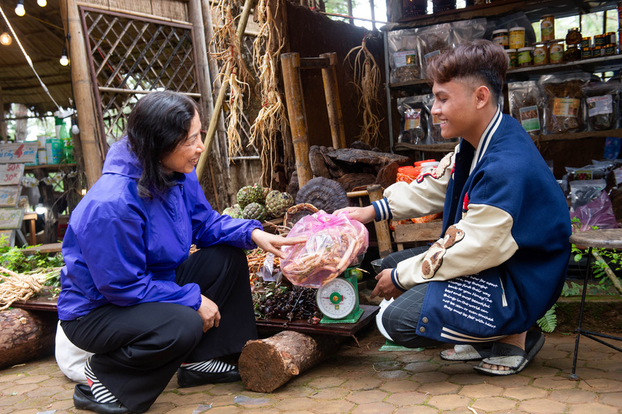 Giới thiệu ẩm thực, sản vật đặc trưng của địa phương. Giới thiệu ẩm thực, sản vật đặc trưng của địa phương.