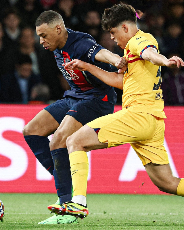 Mbappe bị hậu vệ 17 tuổi Pau Cubarsi vô hiệu hóa.