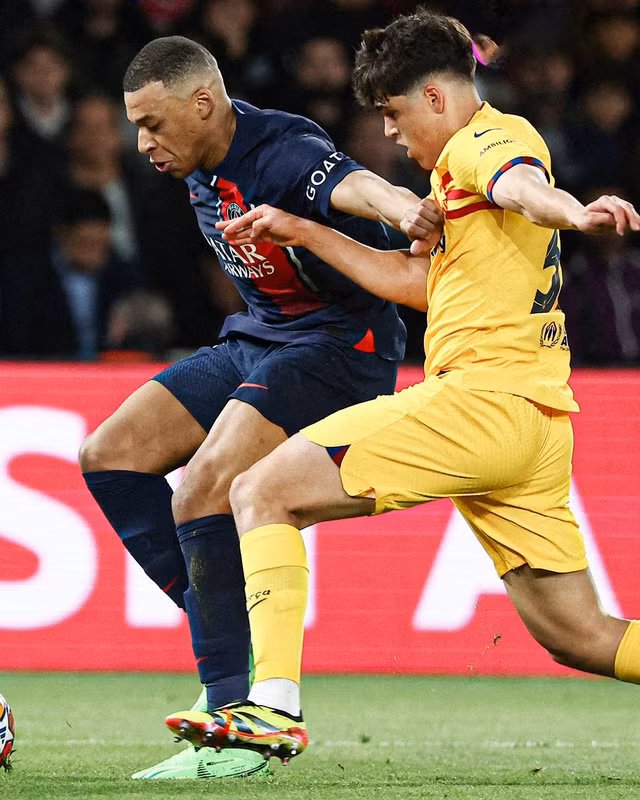 Mbappe bị hậu vệ 17 tuổi Pau Cubarsi vô hiệu hóa.