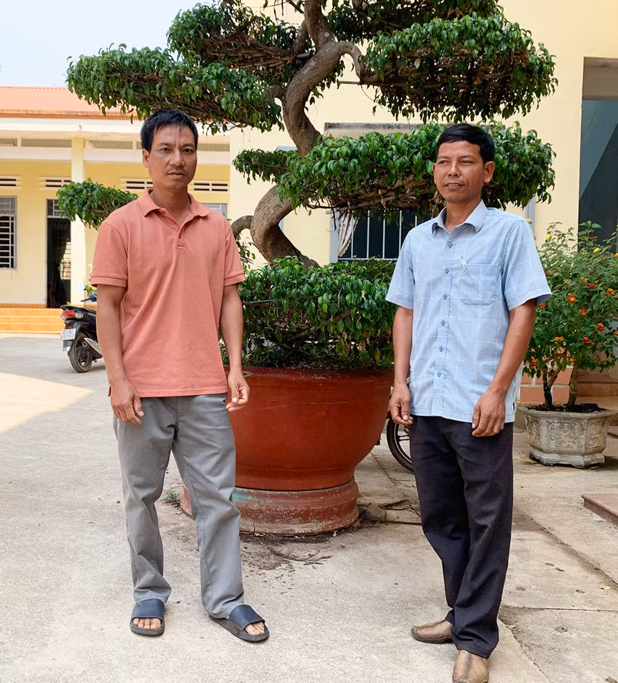 Theo ông Rơ Châm Nhur-Bí thư Chi bộ kiêm Trưởng thôn Bàng (bìa phải), việc hòa giải kịp thời, dứt điểm đã ngăn chặn những hành vi vi phạm pháp luật trong cộng đồng. Ảnh: R.H