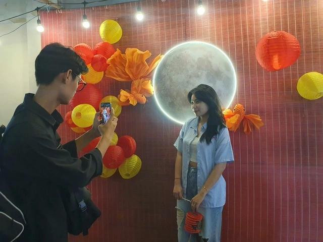 Tại đây có các tiểu cảnh để bạn trẻ chụp ảnh Tại đây có các tiểu cảnh để bạn trẻ chụp ảnh