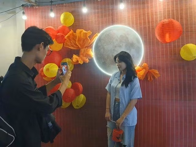 Tại đây có các tiểu cảnh để bạn trẻ chụp ảnh