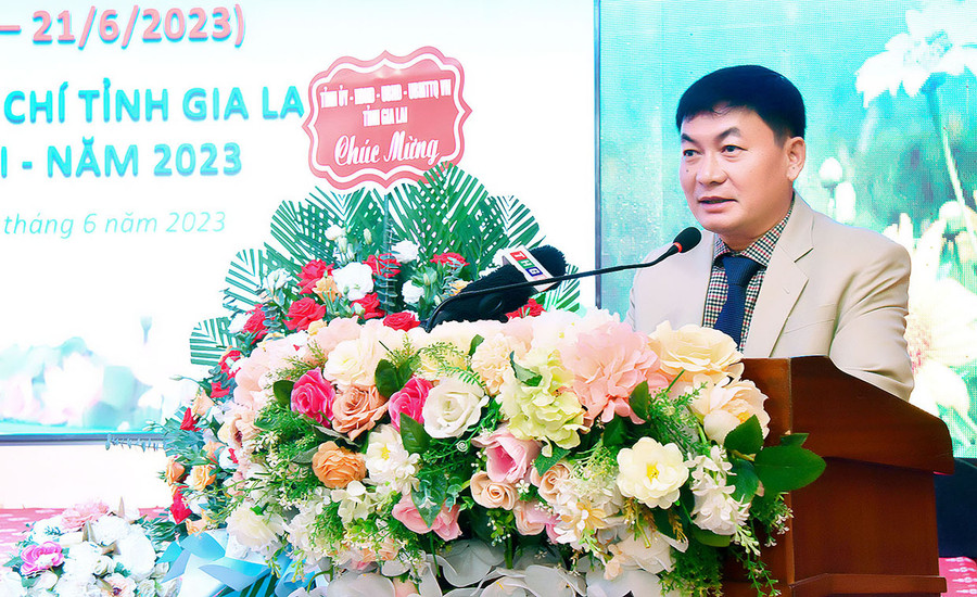 Tổng Biên tập Báo Gia Lai, Chủ tịch Hội Nhà báo tỉnh Huỳnh Kiên phát biểu tại buổi lễ. Ảnh: Đức Thụy