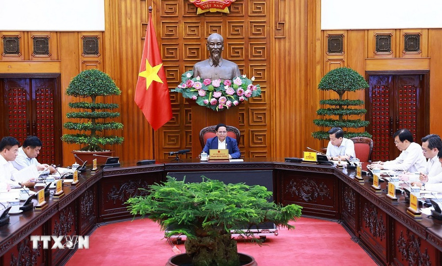 Thủ tướng Phạm Minh Chính chủ trì cuộc họp về chính sách tài khóa. (Ảnh: Dương Giang/TTXVN)