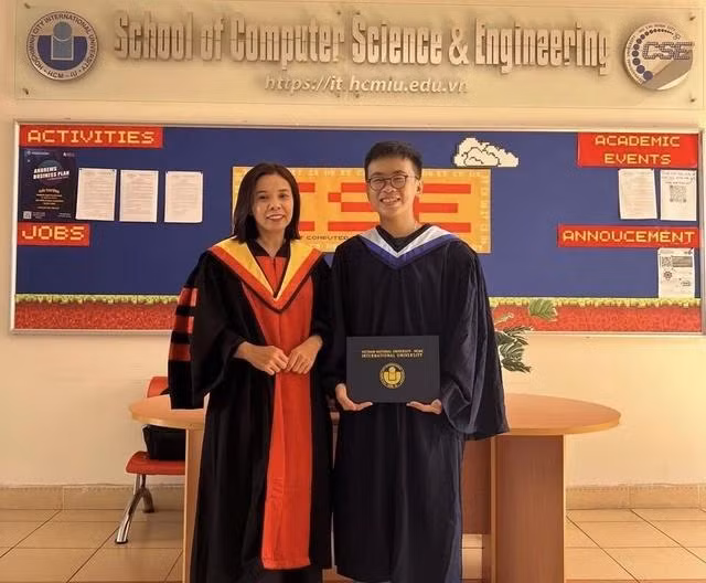 Sỹ bảo vệ thành công luận văn tốt nghiệp với điểm tuyệt đối 100/100 tại Trường ĐH Quốc tế (ĐH Quốc gia TP.HCM). Ảnh: NVCC