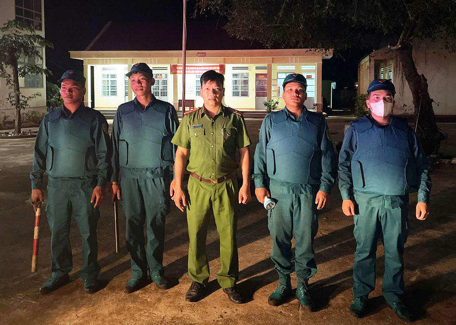 Lực lượng dân quân thường trực xã Ia Pnôn (huyện Đức Cơ) phối hợp triển khai tuần tra bảo vệ địa bàn. Ảnh: V.H Lực lượng dân quân thường trực xã Ia Pnôn (huyện Đức Cơ) phối hợp triển khai tuần tra bảo vệ địa bàn. Ảnh: V.H
