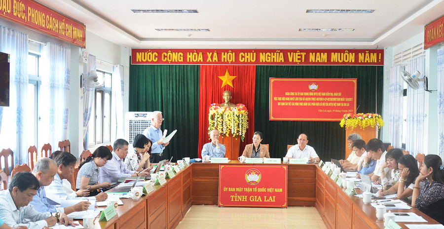 Quang cảnh buổi làm việc của đoàn giám sát Ủy ban Trung ương MTTQ Việt Nam tại trụ sở Ủy ban MTTQ Việt Nam tỉnh. Ảnh: Phương Dung Quang cảnh buổi làm việc của đoàn giám sát Ủy ban Trung ương MTTQ Việt Nam tại trụ sở Ủy ban MTTQ Việt Nam tỉnh. Ảnh: Phương Dung