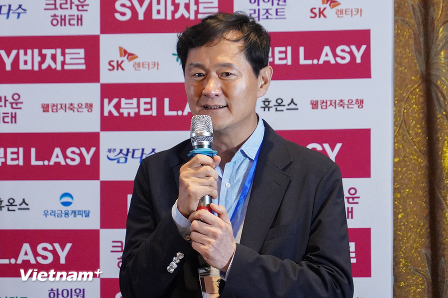 Ông Lee Hee Jin, Phó chủ tịch Hiệp hội PBA nhấn mạnh Việt Nam là 'cường quốc mới nổi của carom 3 băng.' (Ảnh: Việt Anh/Vietnam+) Ông Lee Hee Jin, Phó chủ tịch Hiệp hội PBA nhấn mạnh Việt Nam là 'cường quốc mới nổi của carom 3 băng.' (Ảnh: Việt Anh/Vietnam+)