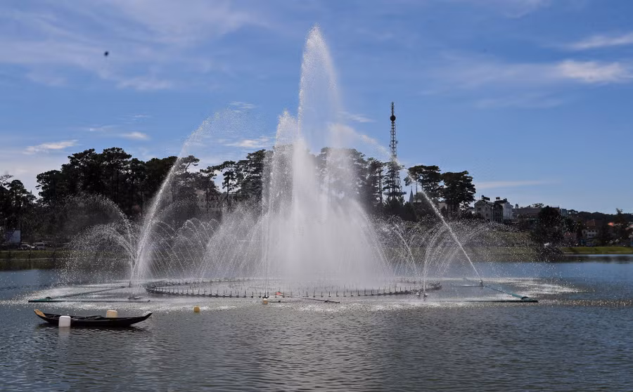 Công trình nhạc nước trên hồ Xuân Hương thời điểm hoạt động thử nghiệm vào cuối tháng 1/2022